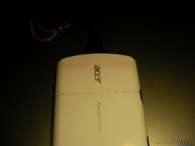 我的acer liquid白色充電處背蓋變色