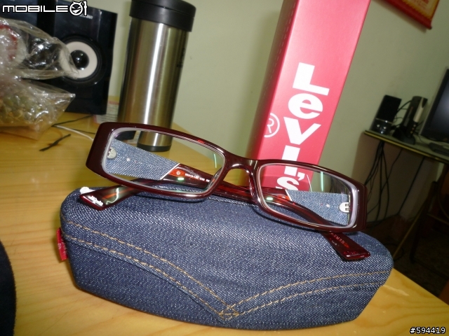 [分享]Levi's 牛仔布暗紅色膠框