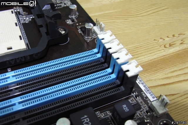 彈指開核 M4A89GTD PRO/USB3 小獅王890GX內顯簡測