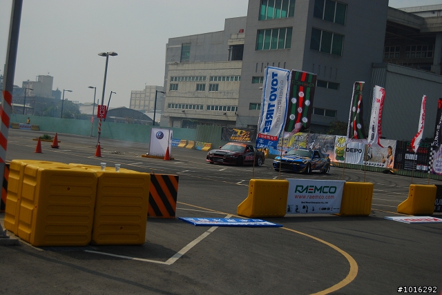 575、大黃蜂&R35 in夢時代