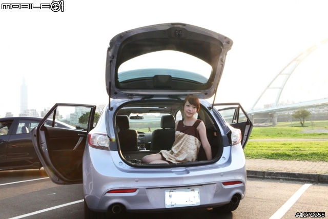2010 New Mazda 3正點小妞外拍側拍第二發