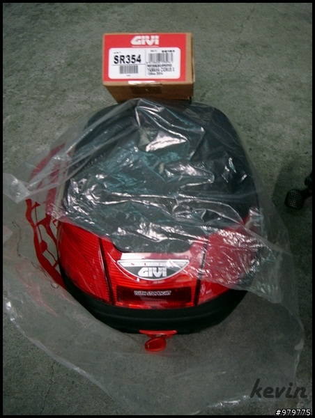 [開箱]givi E230N 和 givi後架 on 我的小黃勁戰