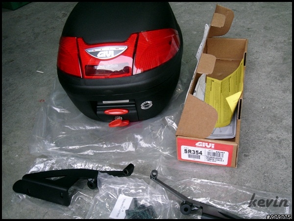 [開箱]givi E230N 和 givi後架 on 我的小黃勁戰