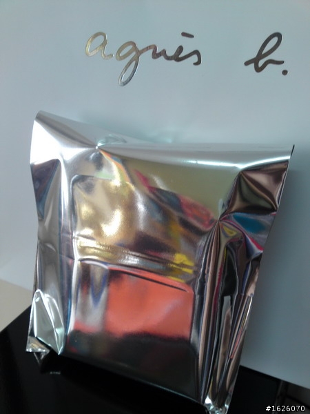 [甜蜜開箱]agnes b 新春款閃亮小桃紅鑰匙包
