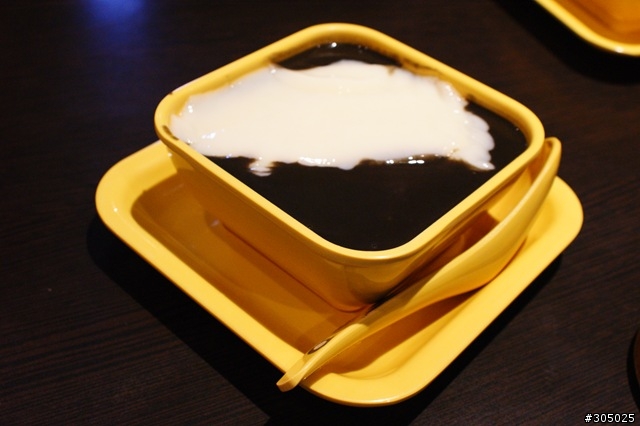 [香港] 虎年港澳遊‧第2天昂坪360纜車‧滿記甜品‧東薈城 Outlet‧香港迪士尼歡樂世界‧青衣城