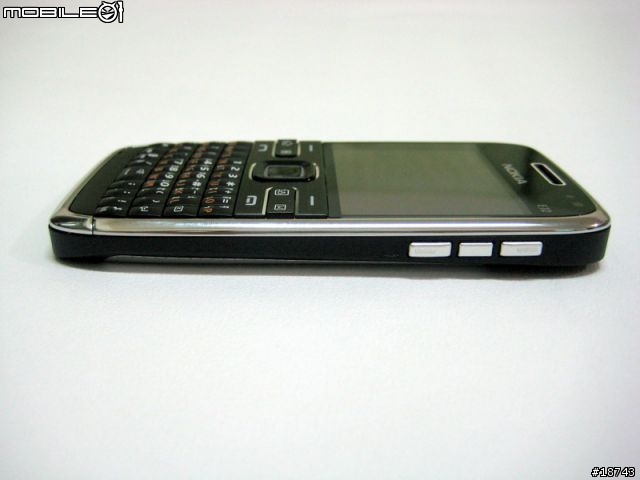 [分享] Nokia E72 隨時隨地，一手掌握工作優勢