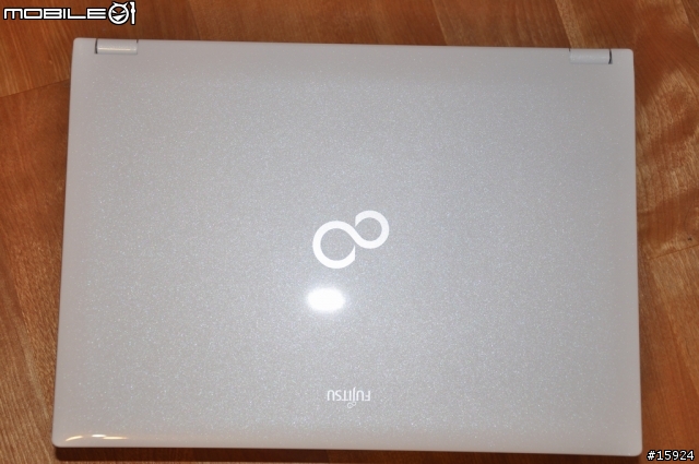 [開箱] 人生第一台筆電 Fujitsu LifeBook SH560B