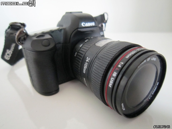 Canon機皇現身!!!? "Canon 5D Mark II" 造型隨身碟