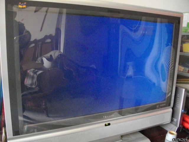 32"液晶電視掛了! 要修還是不修好?