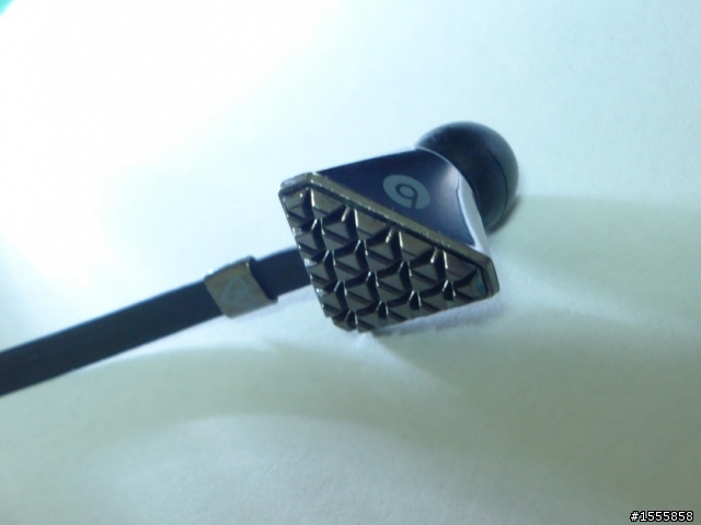 [開箱] Heartbeats by Lady Gaga 入耳式耳機  (後來發現這是仿冒品 =口= )
