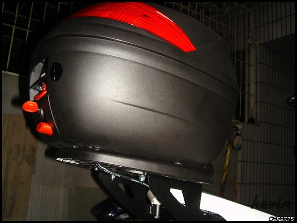 [開箱]givi E230N 和 givi後架 on 我的小黃勁戰