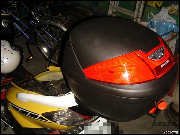 [開箱]givi E230N 和 givi後架 on 我的小黃勁戰
