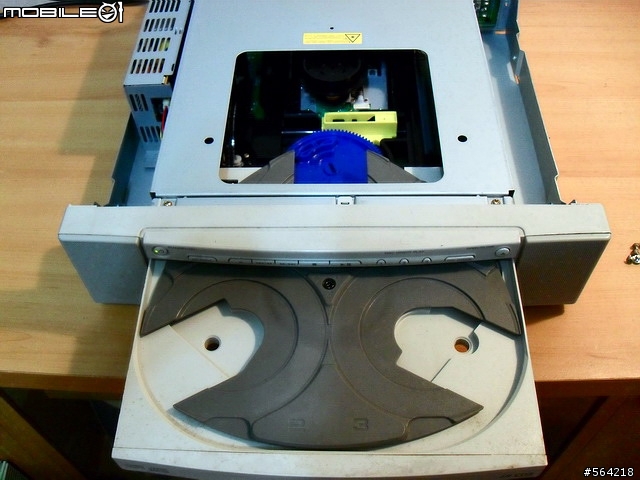 分享古物AIWA 3 DISK SCSI 光碟機