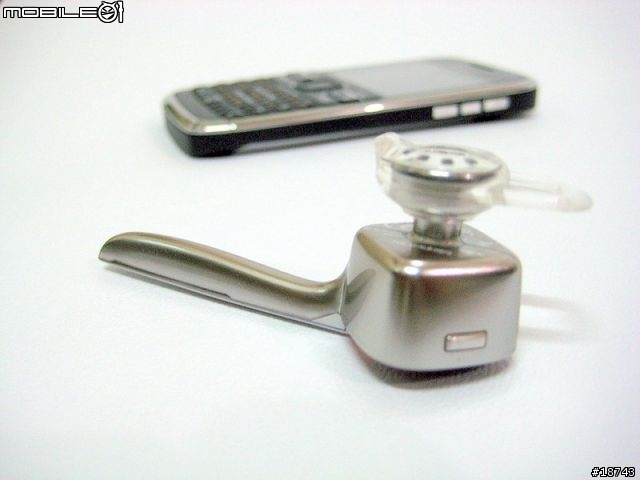 [分享] Plantronics Discovery 975 輕巧、時尚的藍牙耳機