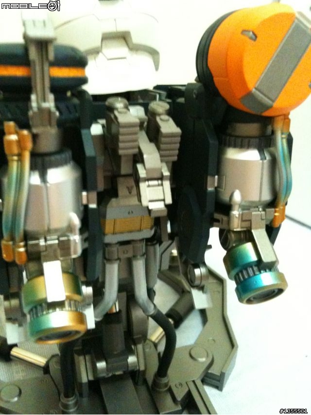 【心得】FORMANIA RX-93 NU鋼彈 半身胸像...開箱文