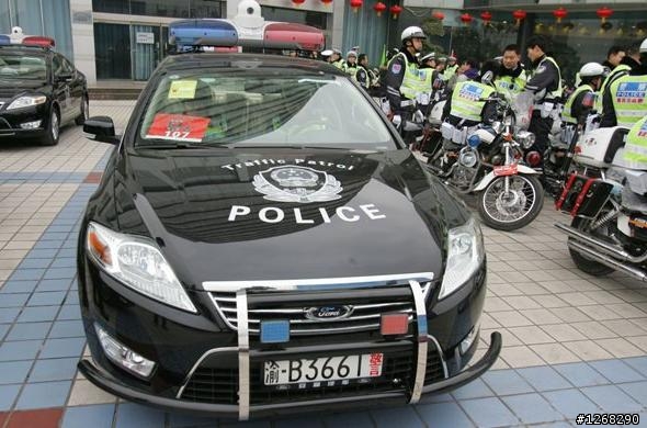 大陸重慶交巡警MENDEO警車