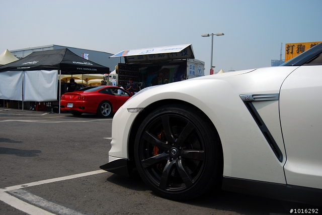 575、大黃蜂&R35 in夢時代