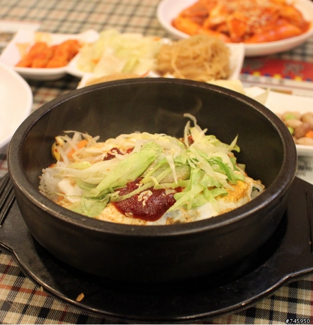 【飯館兒韓式快餐】，師大夜市