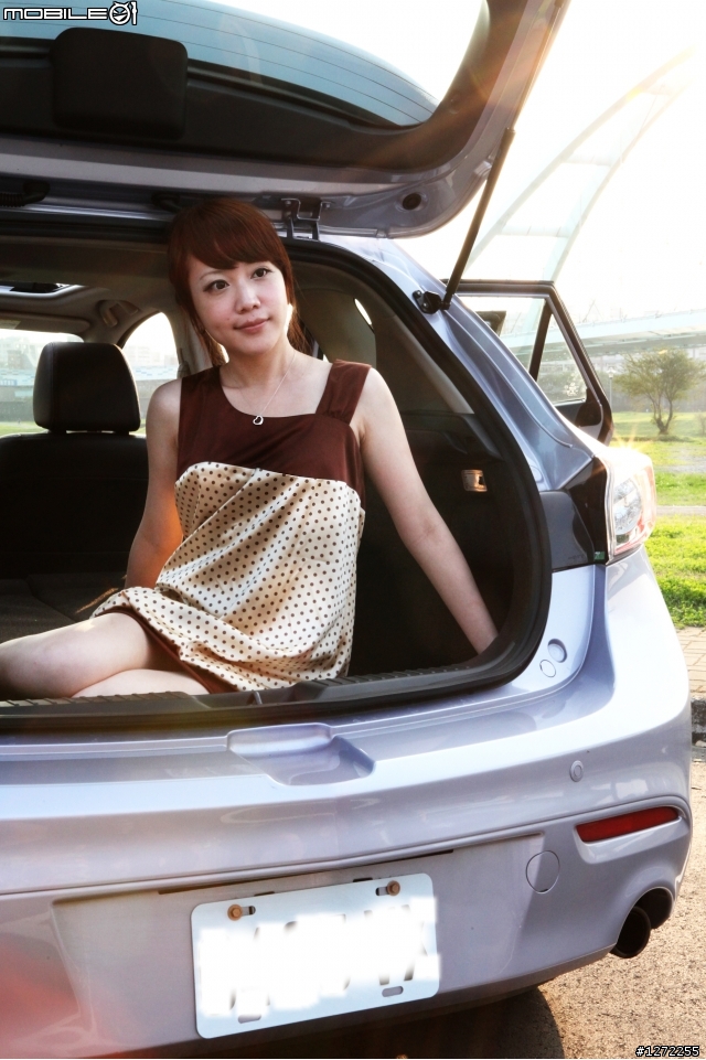 2010 New Mazda 3正點小妞外拍側拍第二發