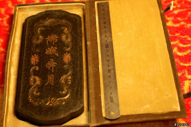 十年文房收藏，到底是人磨墨，還是墨磨人？