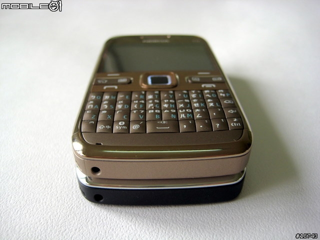 [分享] Nokia E72 隨時隨地，一手掌握工作優勢