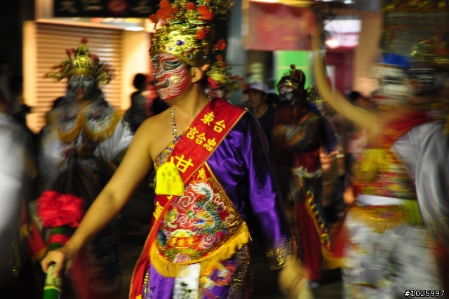遊行的隊伍怎麼拍才不會"霧霧"丫2010台東元宵