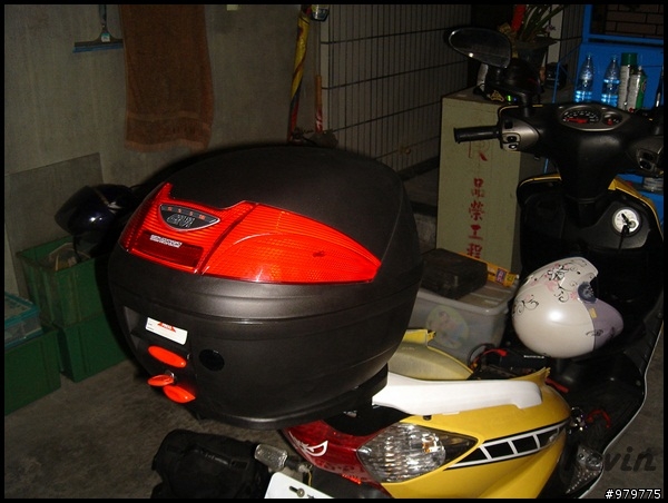 [開箱]givi E230N 和 givi後架 on 我的小黃勁戰