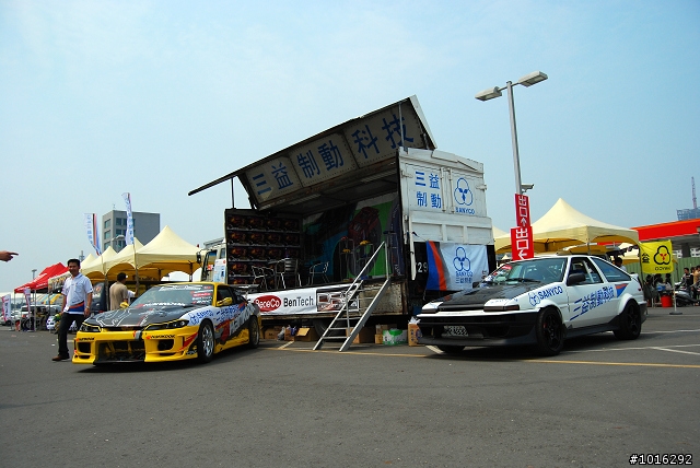 575、大黃蜂&R35 in夢時代