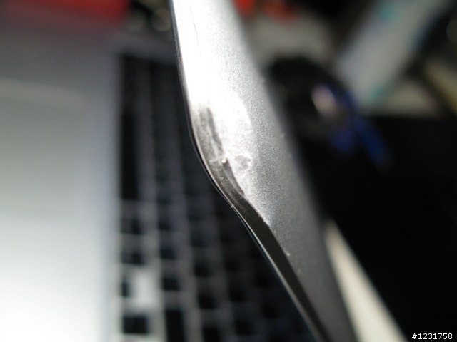 MBP 15" 撞到了，該怎麼辦 (附圖)