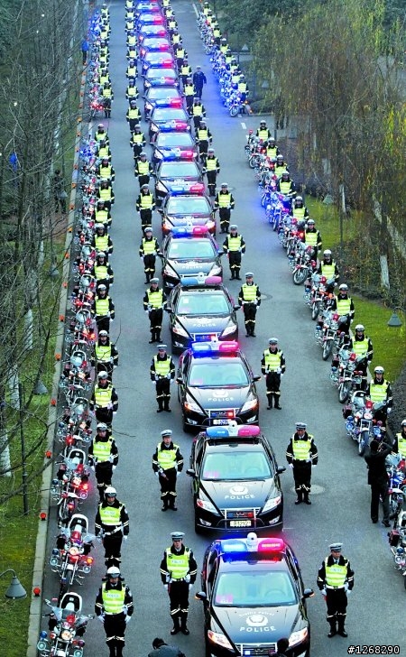 大陸重慶交巡警MENDEO警車