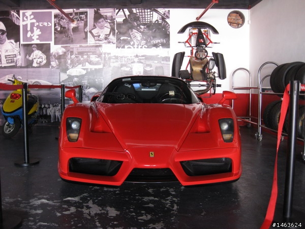 [分享]Ferrari Enzo直擊