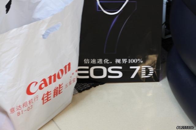 ****多謝師兄的指點,終於買了50D.很樂很樂****