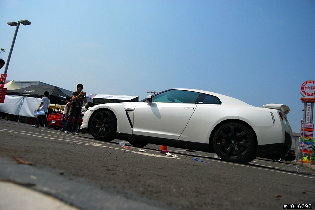 575、大黃蜂&R35 in夢時代