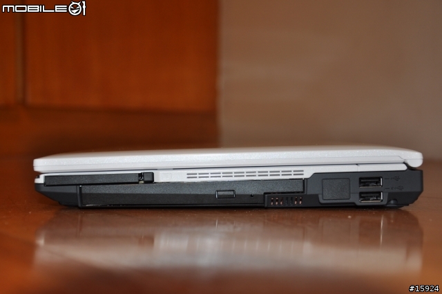 [開箱] 人生第一台筆電 Fujitsu LifeBook SH560B