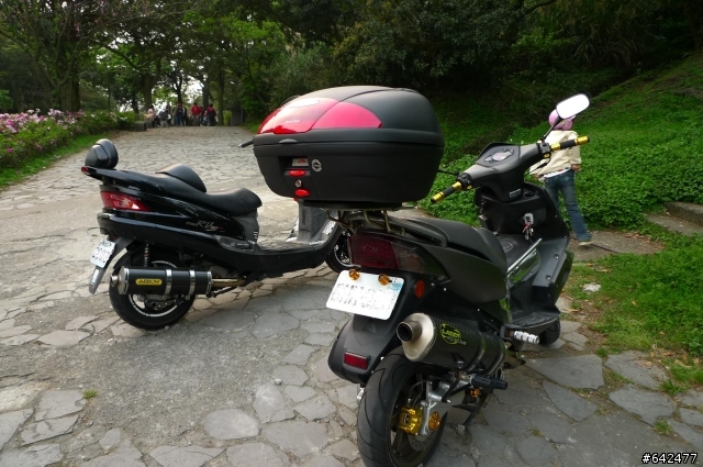 [七年老RV180 efi拉皮大改造 第一彈!]brembo輻卡+大螃蟹+arrow碳纖維管+BITUBO後避震!