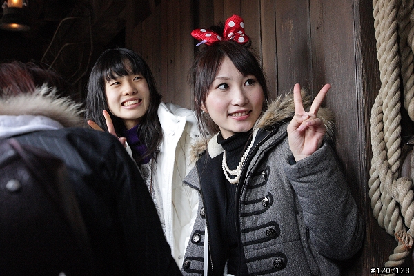 東京迪士尼 偷拍日本妹 (保證有圖)