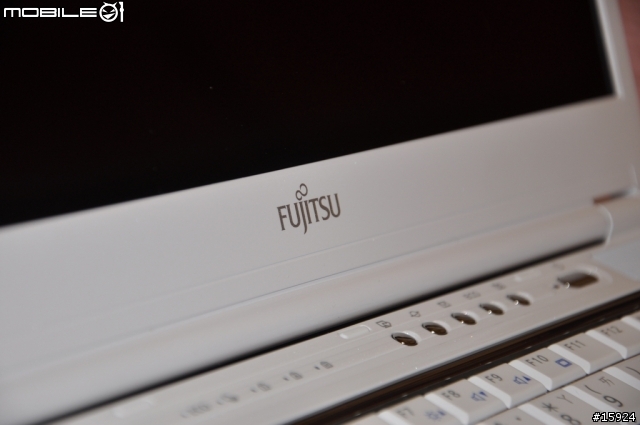 [開箱] 人生第一台筆電 Fujitsu LifeBook SH560B