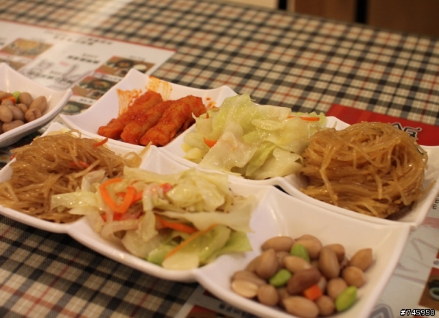 【飯館兒韓式快餐】，師大夜市