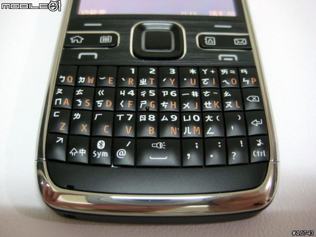 [分享] Nokia E72 隨時隨地，一手掌握工作優勢