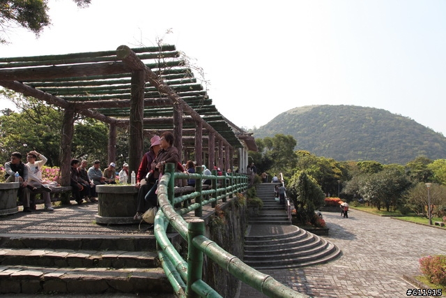 早上天氣好把握好天氣去了一趟陽明山拍照,人也蠻多的,花不多