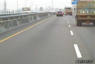 砂石車在最內線(有圖)