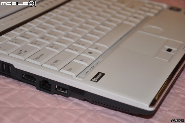 [開箱] 人生第一台筆電 Fujitsu LifeBook SH560B