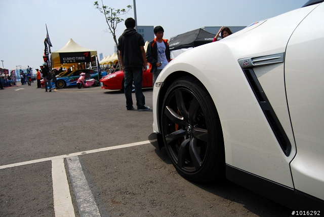 575、大黃蜂&R35 in夢時代