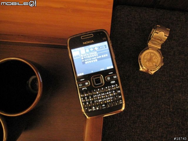[分享] Nokia E72 隨時隨地，一手掌握工作優勢