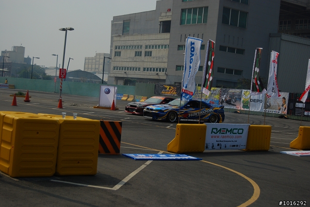 575、大黃蜂&R35 in夢時代