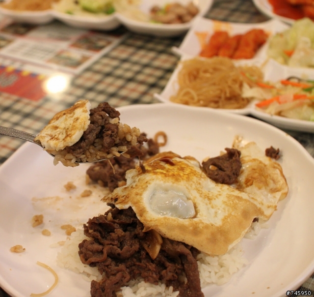 【飯館兒韓式快餐】，師大夜市