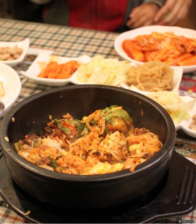 【飯館兒韓式快餐】，師大夜市