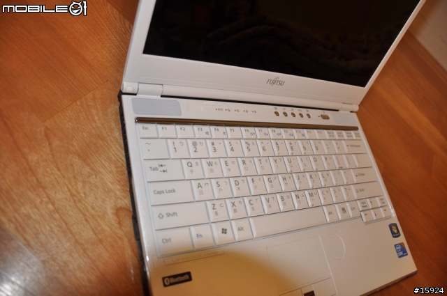 [開箱] 人生第一台筆電 Fujitsu LifeBook SH560B