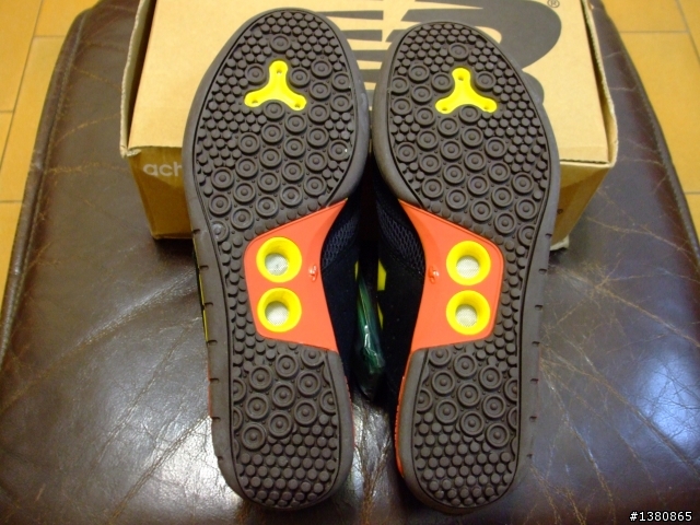 請問這雙New Balance慢跑鞋的來歷?