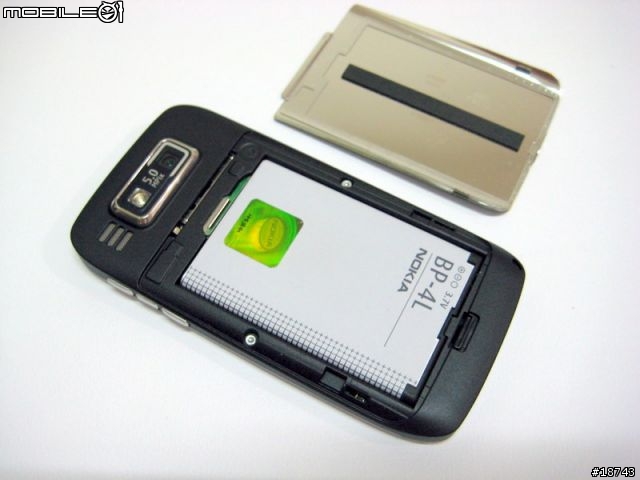[分享] Nokia E72 隨時隨地，一手掌握工作優勢